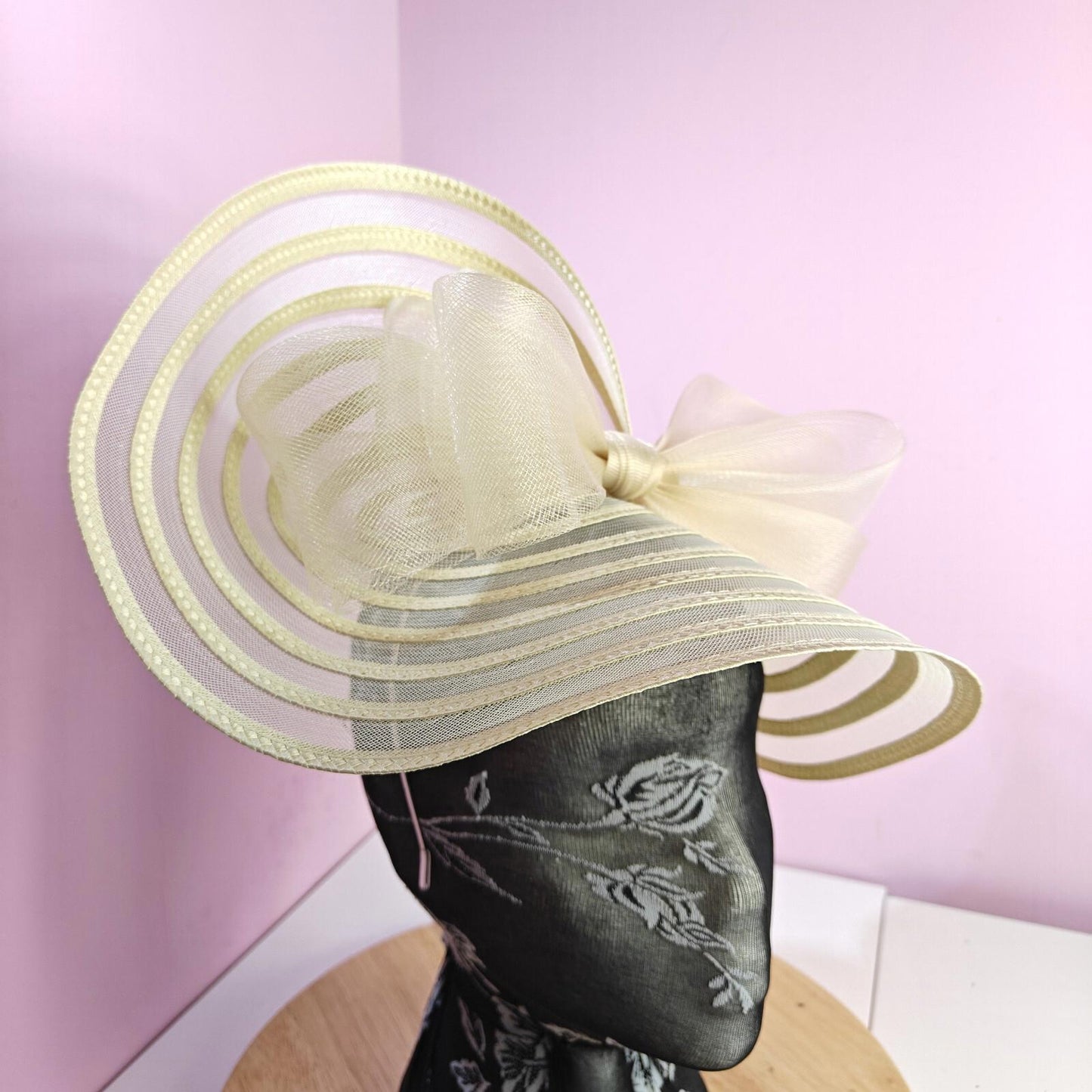 ivory cream bow fascinator millinery wedding hat Kentucky Derby Royal Ascot