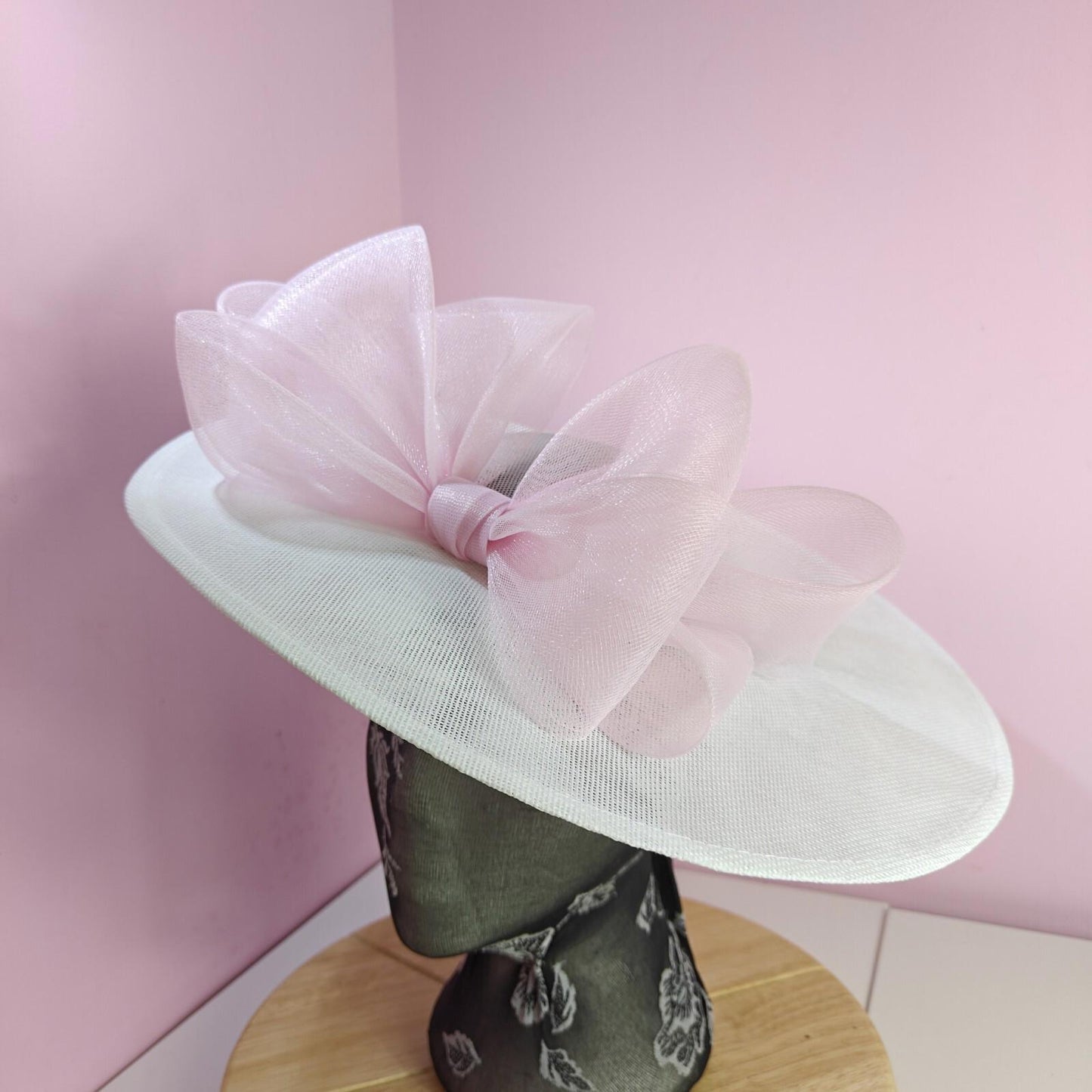white pink large fascinator wedding hat  Kentucky Derby Royal Ascot bow