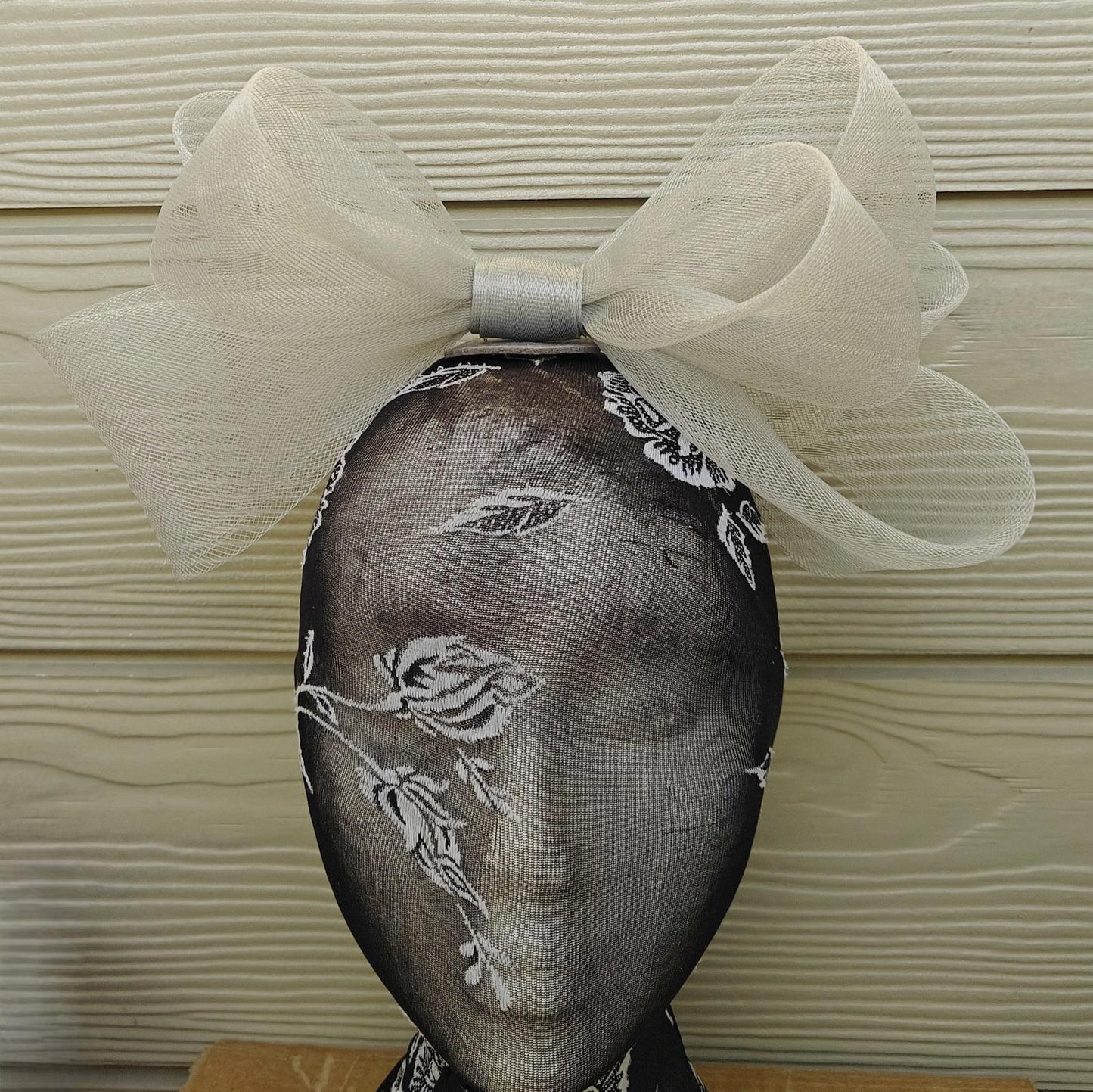 light grey bow hair clip brooch fascinator millinery wedding hat race party