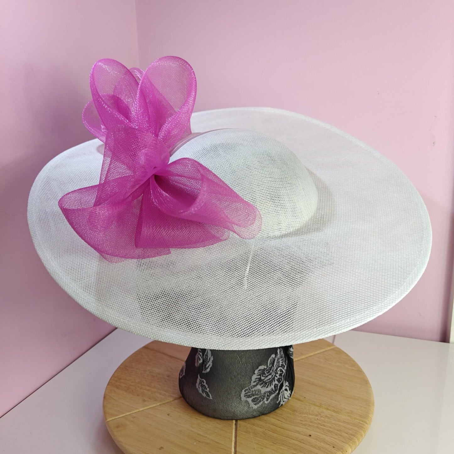 white pink large fascinator wedding hat  Kentucky Derby Royal Ascot bow