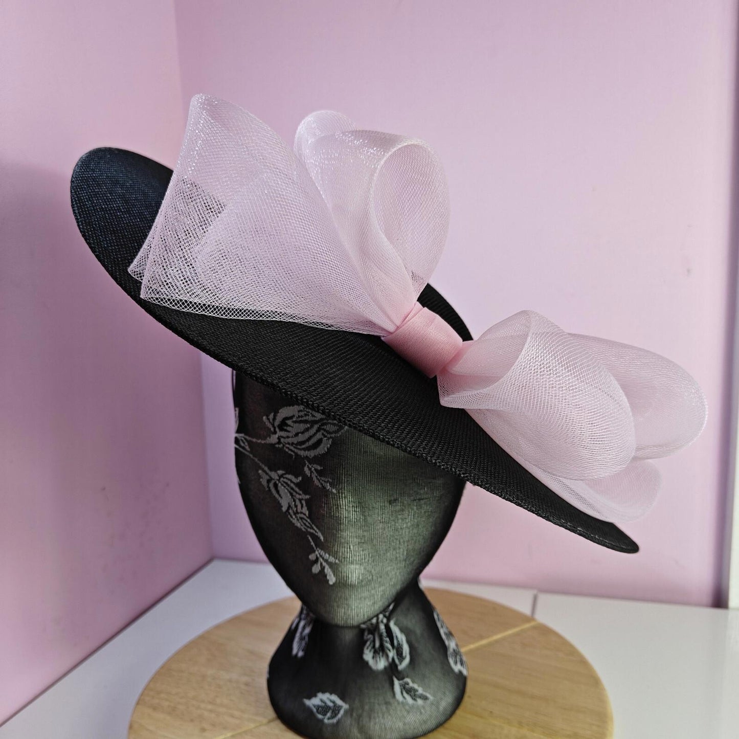 black pink large fascinator wedding hat  Kentucky Derby Royal Ascot bow