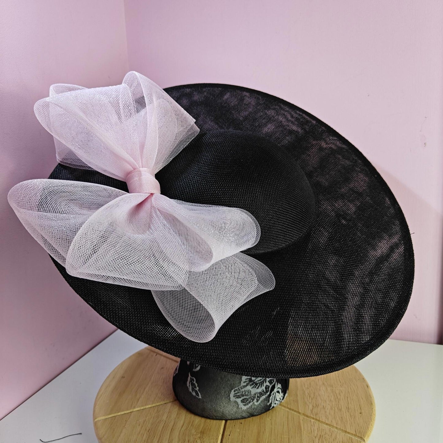 black pink large fascinator wedding hat  Kentucky Derby Royal Ascot bow