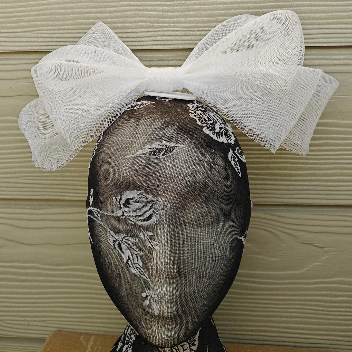 white bow hair clip brooch fascinator millinery wedding hat race party