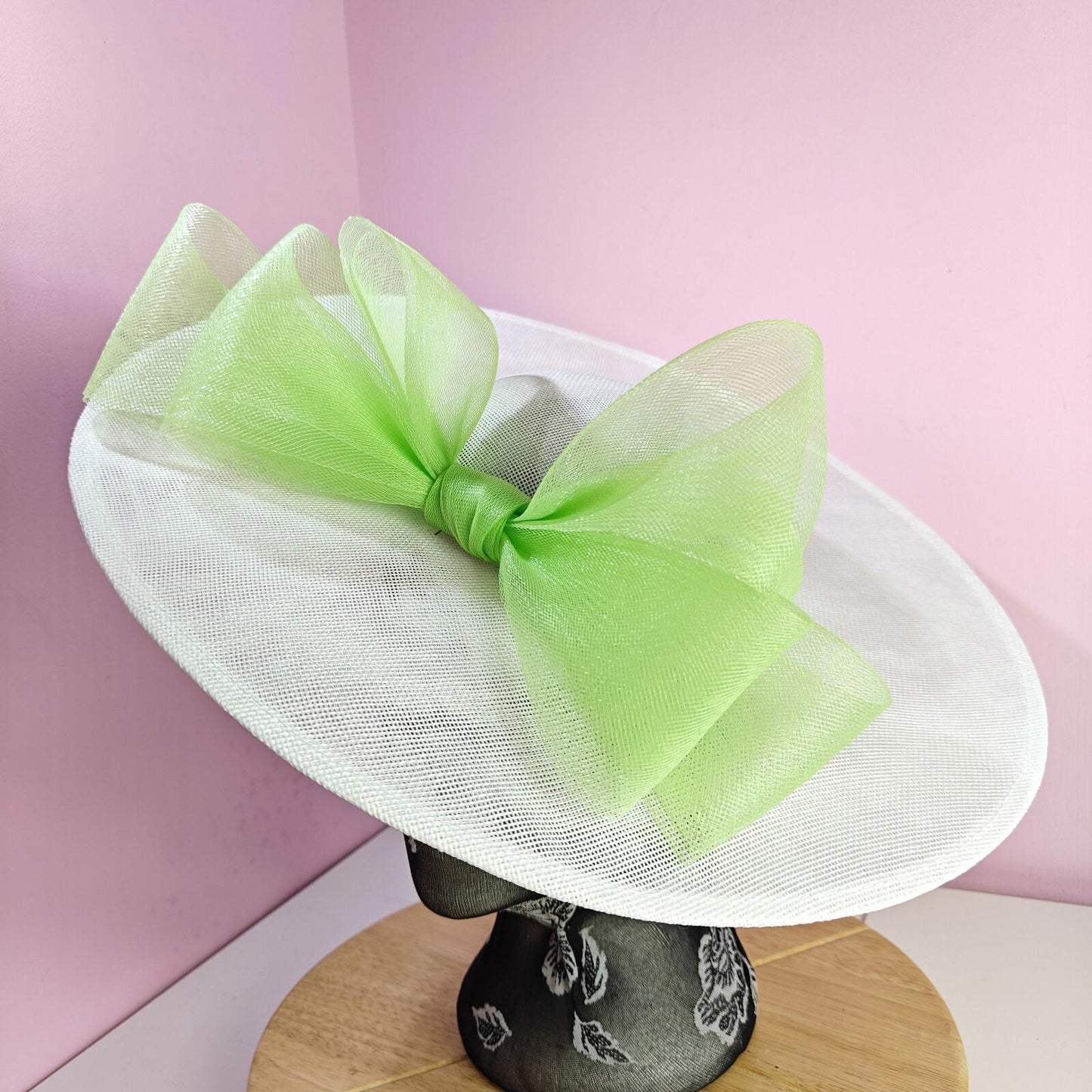 white green large fascinator wedding hat  Kentucky Derby Royal Ascot bow